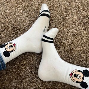 White socks / white crew socks